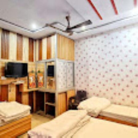 Abhiraj Guest House Matura Exterior foto