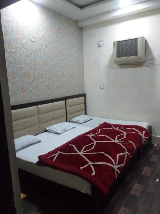 Abhiraj Guest House Matura Exterior foto