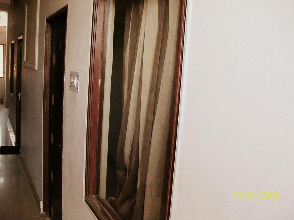 Abhiraj Guest House Matura Exterior foto