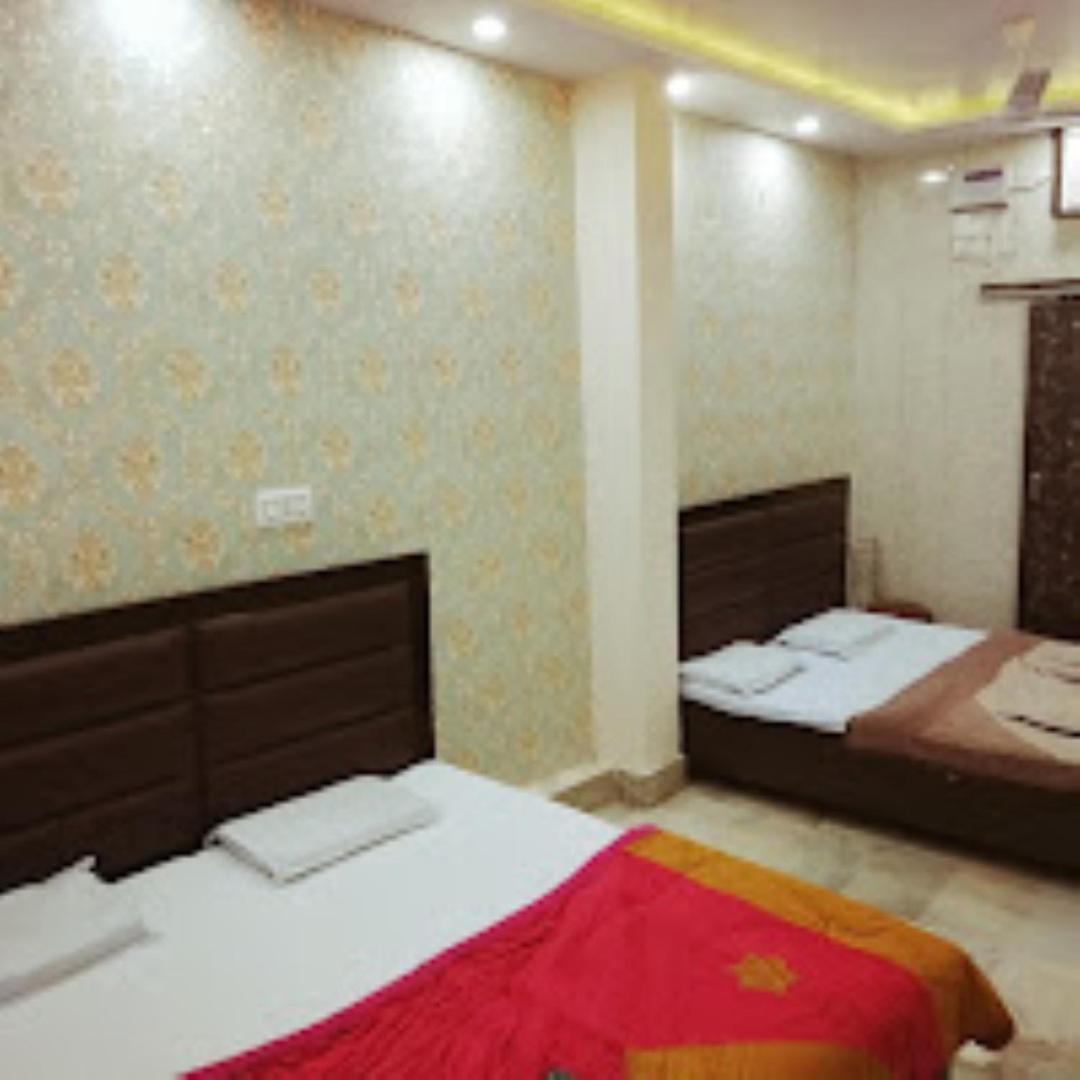 Abhiraj Guest House Matura Exterior foto