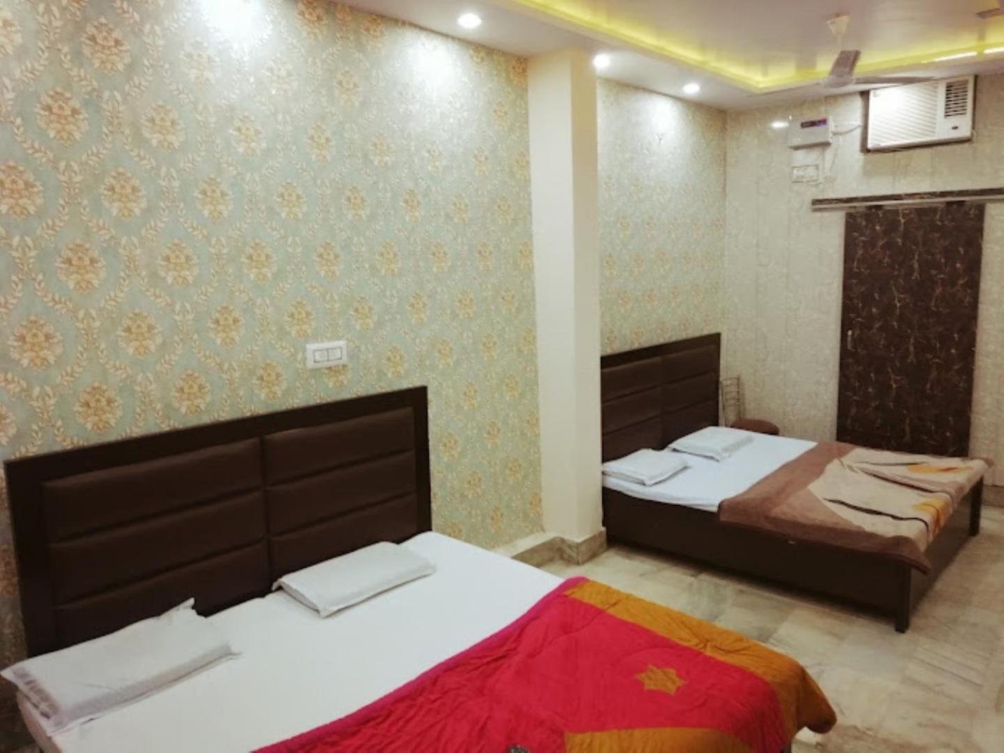 Abhiraj Guest House Matura Exterior foto