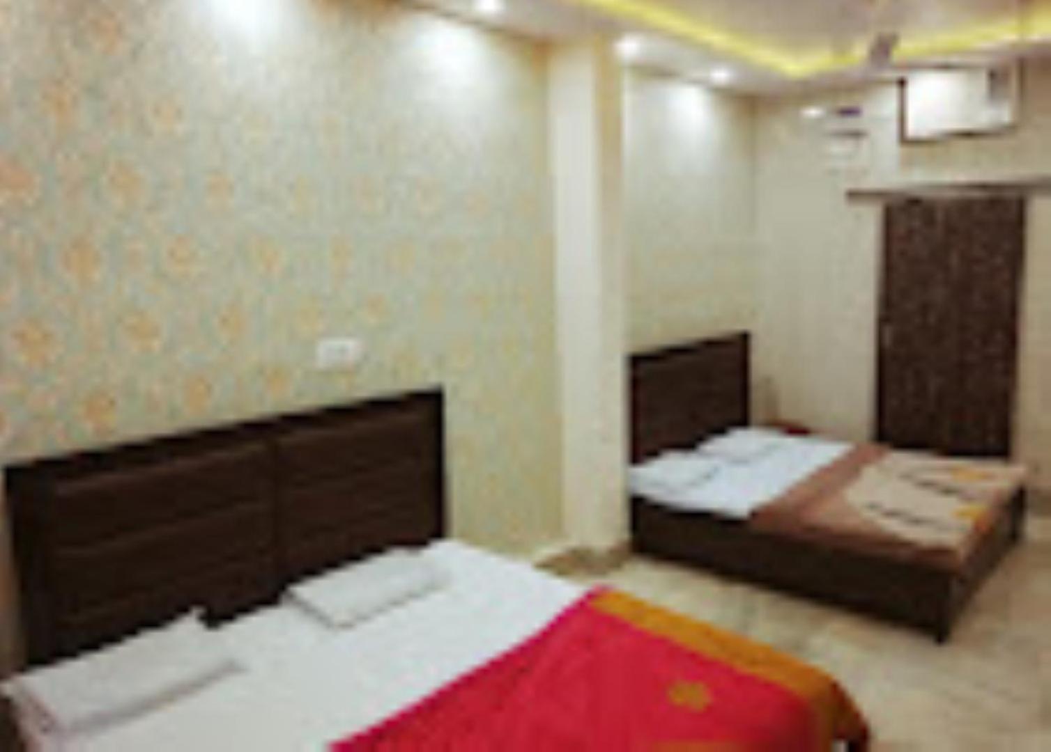 Abhiraj Guest House Matura Exterior foto