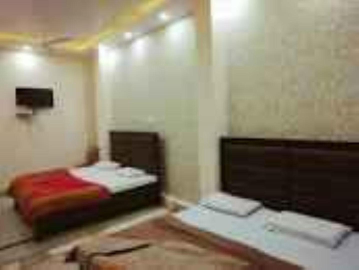 Abhiraj Guest House Matura Exterior foto