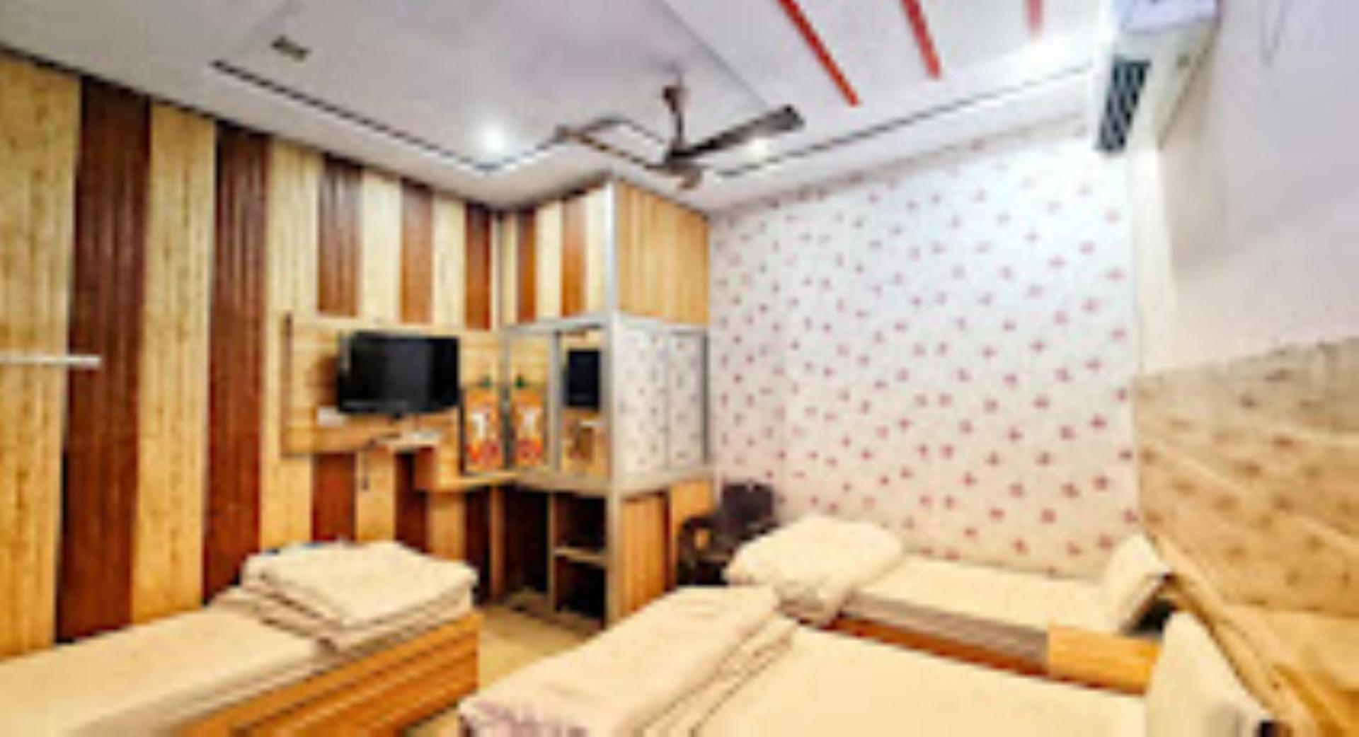 Abhiraj Guest House Matura Exterior foto