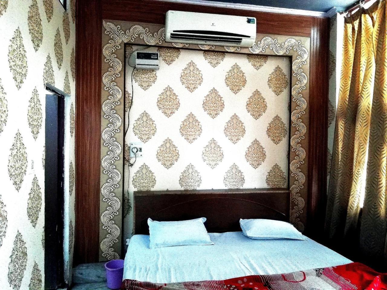 Abhiraj Guest House Matura Exterior foto